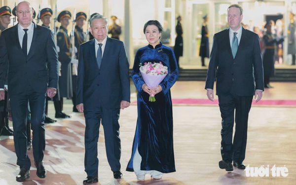 Tổng Bí thư, Chủ tịch nước Tô Lâm và Phu nhân đến Paris, bắt đầu thăm chính thức Pháp