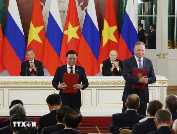 Tổng Bí thư, Chủ tịch nước Tô Lâm và Tổng thống Nga chứng kiến Lễ trao các văn kiện hợp tác