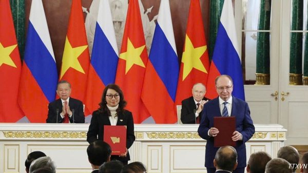 Tổng Bí thư, Chủ tịch nước Tô Lâm và Tổng thống Nga Vladimir Putin chứng kiến Lễ trao các văn kiện hợp tác giữa Việt Nam-Liên bang Nga