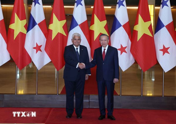 Tổng Bí thư, Chủ tịch nước Tô Lâm và Tổng thống Panama chứng kiến Lễ trao các văn kiện hợp tác