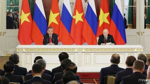 Tổng Bí thư, Chủ tịch nước Tô Lâm và Tổng thống Vladimir Putin phát biểu với báo chí