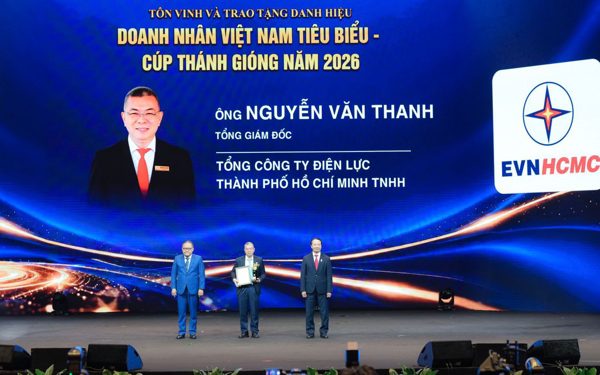 Tổng giám đốc EVNHCMC nhận danh hiệu Doanh nhân tiêu biểu - Cúp Thánh Gióng 2026
