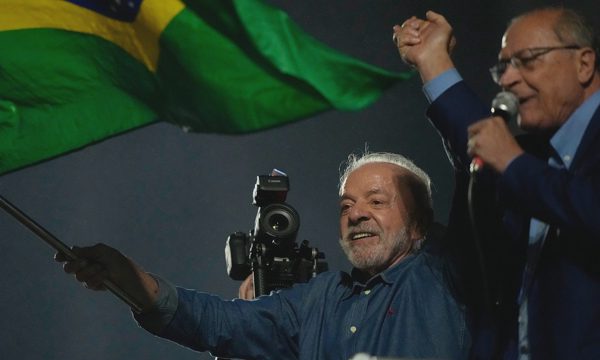 Tổng thống Brazil 'lội ngược dòng', đánh bại đồng minh của ông Trump