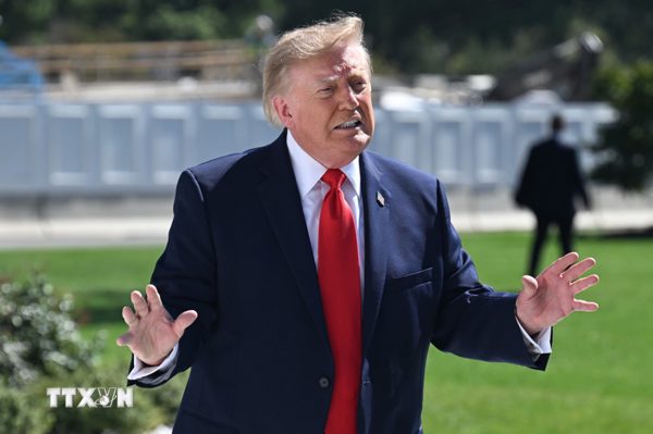Tổng thống Donald Trump cáo buộc Houthi tìm cách đẩy giá dầu trước bầu cử Mỹ