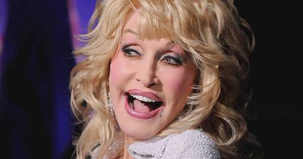 Tổng thống Donald Trump và nước Mỹ tưởng nhớ huyền thoại Dolly Parton