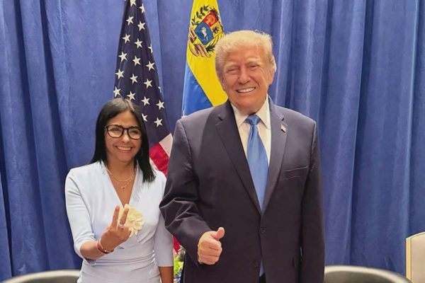 Tổng thống Mỹ lần đầu gặp Tổng thống lâm thời Venezuela