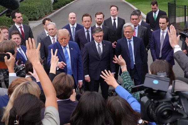 Tổng thống Mỹ Trump ký ‘hiến pháp’ AI cùng các trùm công nghệ
