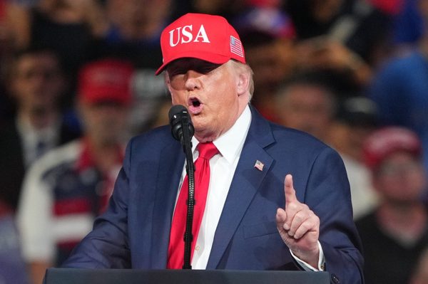 Tổng thống Mỹ Trump phản ứng gay gắt sau quyết định mới của Fed