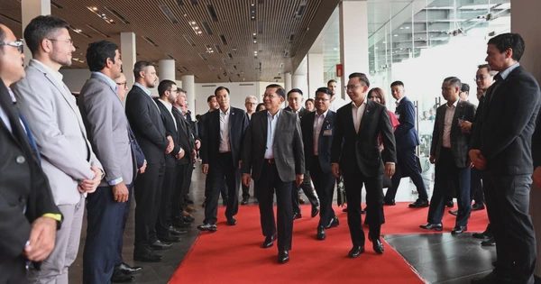 Tổng thống Myanmar thăm Tổ hợp nhà máy sản xuất ô tô VinFast tại Hải Phòng