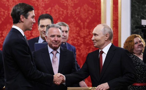 Tổng thống Nga Putin họp ba giờ đồng hồ với đặc phái viên Mỹ về xung đột Ukraine