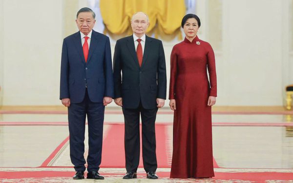 Tổng thống Nga Vladimir Putin đón Tổng Bí thư, Chủ tịch nước Tô Lâm và Phu nhân tại Điện Kremlin