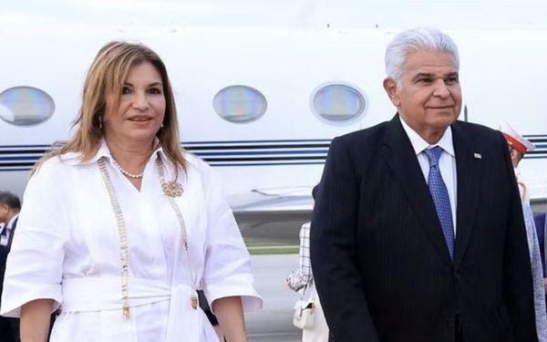 Tổng thống Panama và Phu nhân đến Hà Nội, bắt đầu thăm Việt Nam