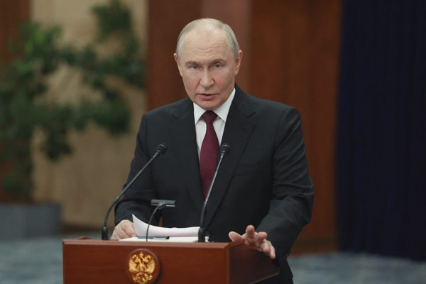 Tổng thống Putin cảnh báo Ukraine “mở hộp Pandora”, dọa giáng đòn đáp trả