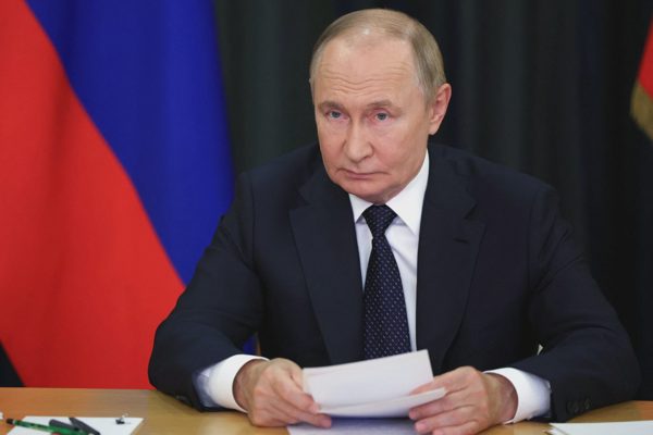 Tổng thống Putin ký 3 sắc lệnh mật