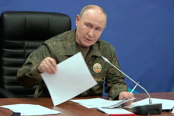Tổng thống Putin ra lệnh ngừng tấn công Kiev trong 3 ngày