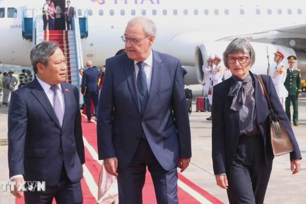 Tổng thống Thụy Sĩ và Phu nhân đến Hà Nội, bắt đầu thăm chính thức Việt Nam