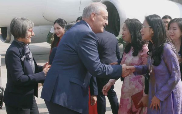 Tổng thống Thụy Sĩ và Phu nhân đến Hà Nội, bắt đầu thăm Việt Nam