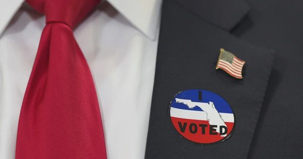 Tổng thống Trump bỏ phiếu sớm tại Florida