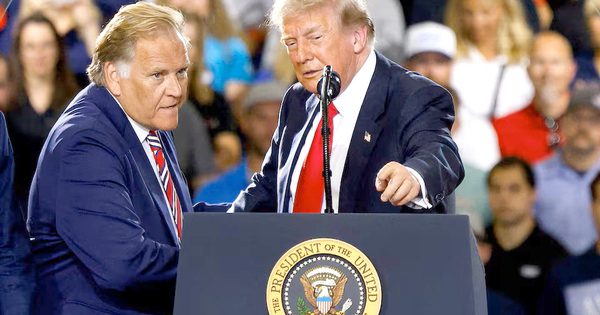 Tổng thống Trump đang bị “đồng minh tháo chạy” ?