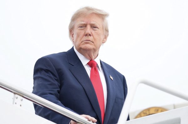 Tổng thống Trump đề xuất thay tổng thống Ukraine