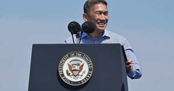 Tổng thống Trump định đề cử ông Hùng Cao làm Bộ trưởng Hải quân Mỹ