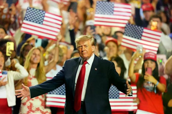 Tổng thống Trump gặp khó với lời hứa tặng 5.000 USD cho người Mỹ