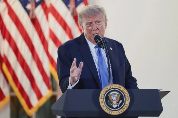 Tổng thống Trump ra “tối hậu thư” cho Fed