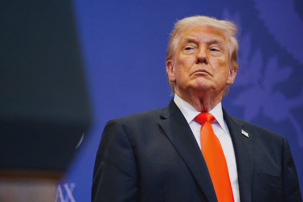 Tổng thống Trump tuyên bố eo biển Hormuz là “lãnh thổ mới của Mỹ”