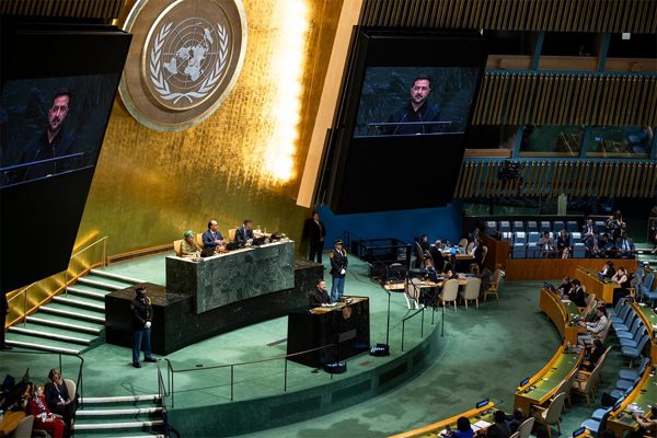 Tổng thống Ukraine kêu gọi cắt giảm doanh thu của Nga, Moscow phản đối tạm ngừng bắn