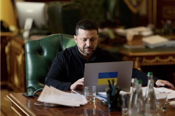 Tổng thống Ukraine ra điều kiện ngừng tấn công nhà máy lọc dầu Nga