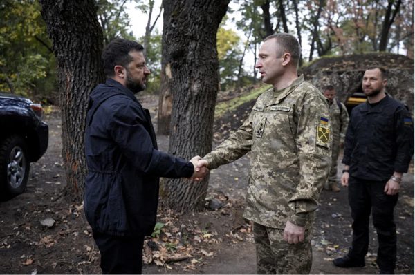 Tổng thống Zelensky thăm binh sĩ ở tiền tuyến