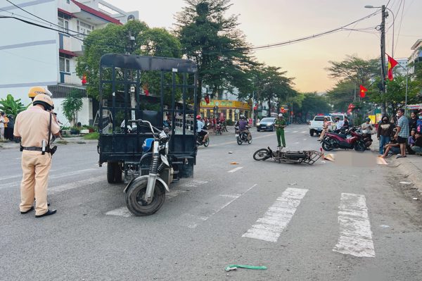 Tông vào xe ba gác trong khu dân cư ở TPHCM, nam thanh niên tử vong