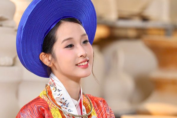 Top 25 Hoa hậu Việt Nam trong trang phục nhật bình