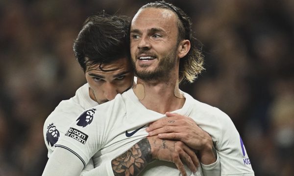 Tottenham thắng trận đầu ở Ngoại hạng Anh
