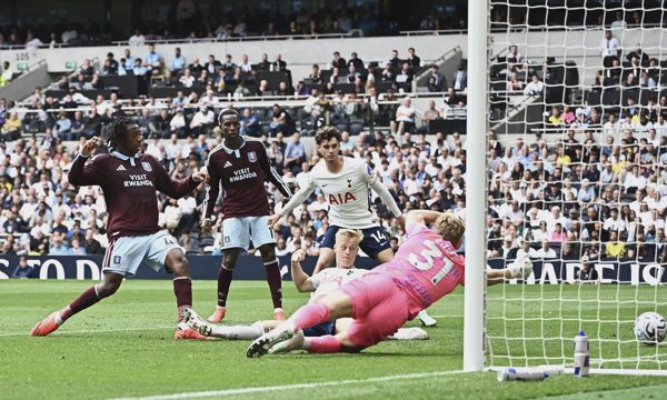 Tottenham thua trận thứ ba ở Ngoại hạng Anh