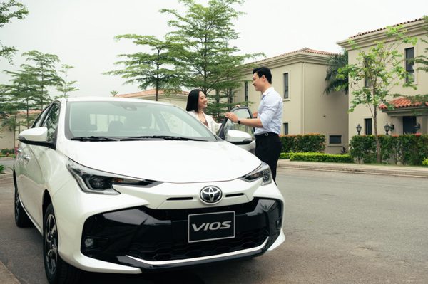 Toyota bứt tốc cuối năm, nhiều xe được ưu đãi tới 100% lệ phí trước bạ