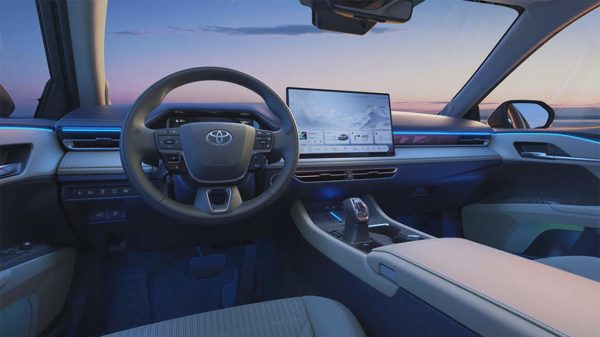 Toyota Camry 2026 đậm công nghệ nội thất, giá từ 25.500 USD
