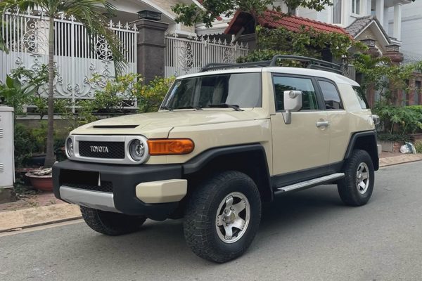 Toyota FJ Cruiser 18 năm tuổi được rao bán ngang giá Land Cruiser FJ mới
