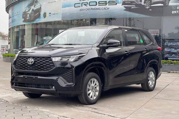 Toyota Innova Cross vượt Mitsubishi Xpander, dẫn đầu doanh số MPV xăng tháng 8