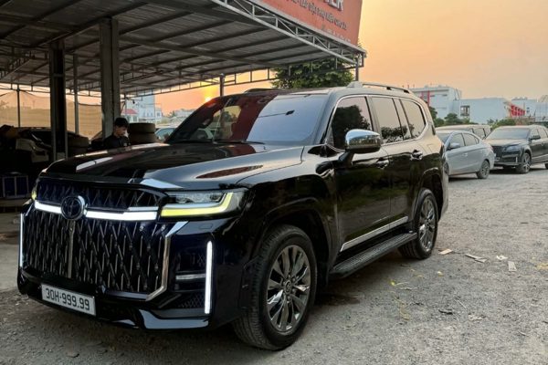 Toyota Land Cruiser 300 cũ biển ngũ quý 9 lột xác với bodykit đời 2026