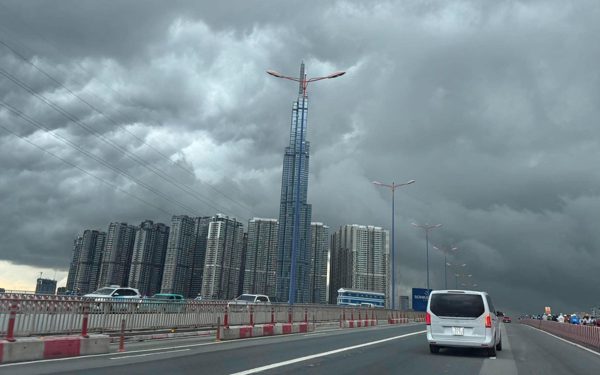 TP.HCM đang mưa lớn, nửa đêm có tiếp tục mưa ầm ầm?