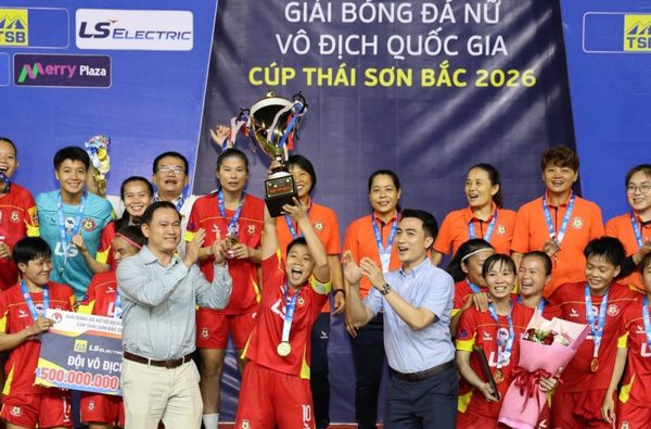 TP.HCM I chính thức nâng cúp vô địch, lập kỷ lục 8 lần đăng quang liên tiếp