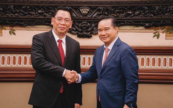 TP.HCM luôn dành ưu tiên hàng đầu cho quan hệ hợp tác với Vientiane