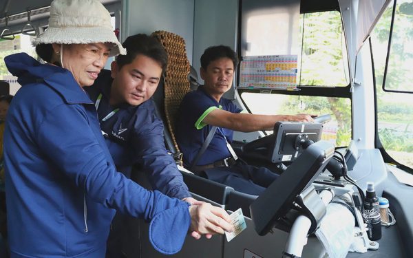 TP.HCM ngày đầu xác thực khi đi xe buýt miễn phí, người dân nói 'đã quá quen'