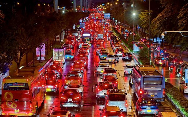 TP.HCM phân làn theo giờ ở đường Nguyễn Tất Thành, Phạm Văn Đồng để giảm kẹt xe