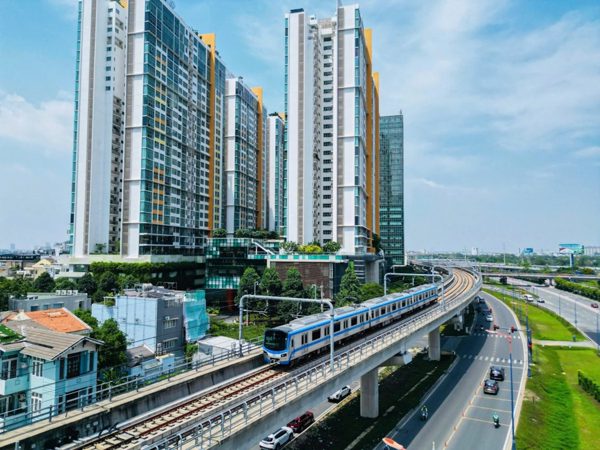 TP.HCM tăng chuyến metro và xe buýt phục vụ lễ truy điệu liệt sĩ