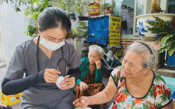 TP.HCM thí điểm 3 cơ sở chăm sóc người cao tuổi tại phường Vũng Tàu, Chánh Hưng và Bắc Tân Uyên