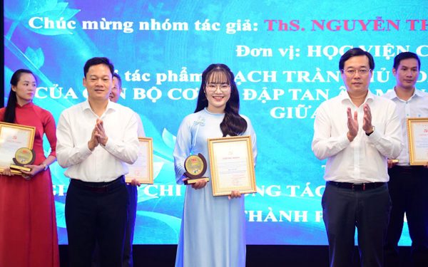 TP.HCM trao 25 giải cá nhân, 15 giải tập thể Giải báo chí về công tác bảo vệ nền tảng tư tưởng của Đảng