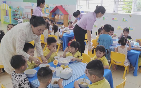 TP.HCM: Trường học hào hứng áp dụng giải pháp kiểm soát chất lượng bữa ăn học sinh