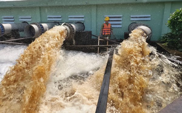 TP.HCM vận hành 5 trạm bơm lớn ứng phó mưa lớn, triều cường